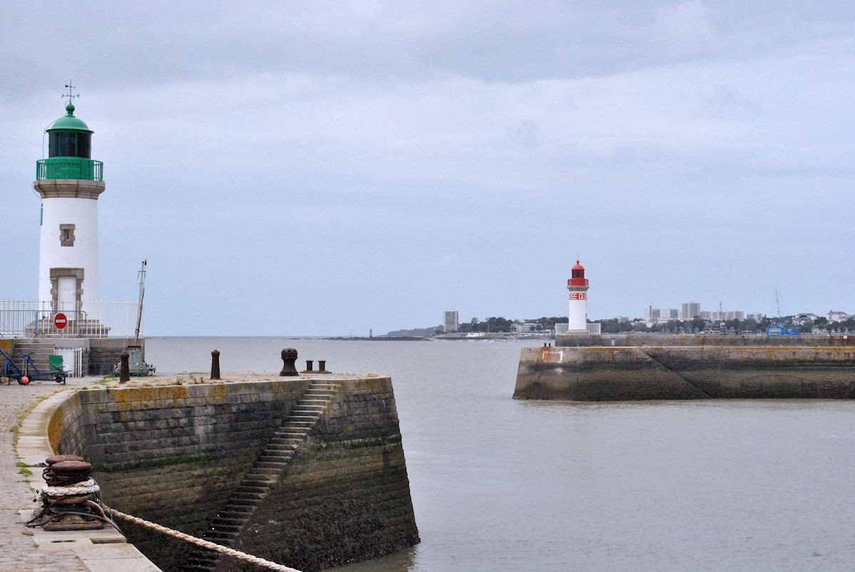 Il Jette Sa Fille Du Pont De Saint Nazaire